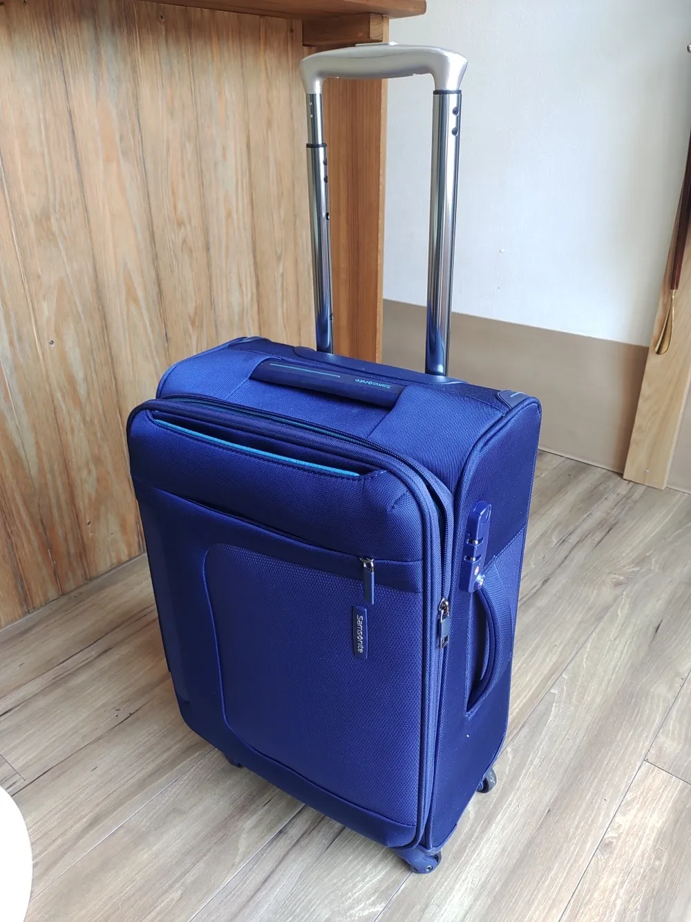 サムソナイトのスーツケースの伸縮ハンドルが縮まない