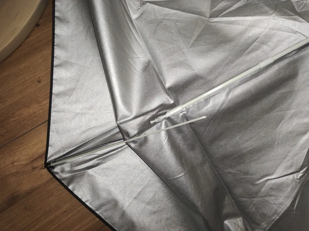 傘の白い骨が折れたので交換修理しました