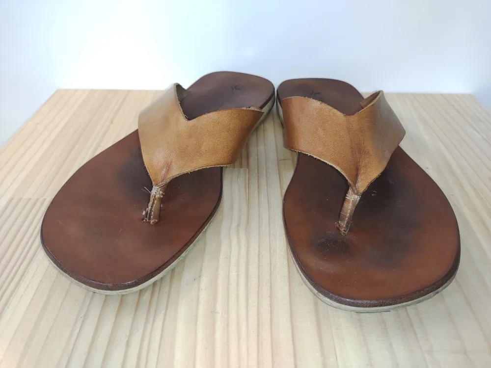 STAR GROUPのレザーサンダルの鼻緒がちぎれそう