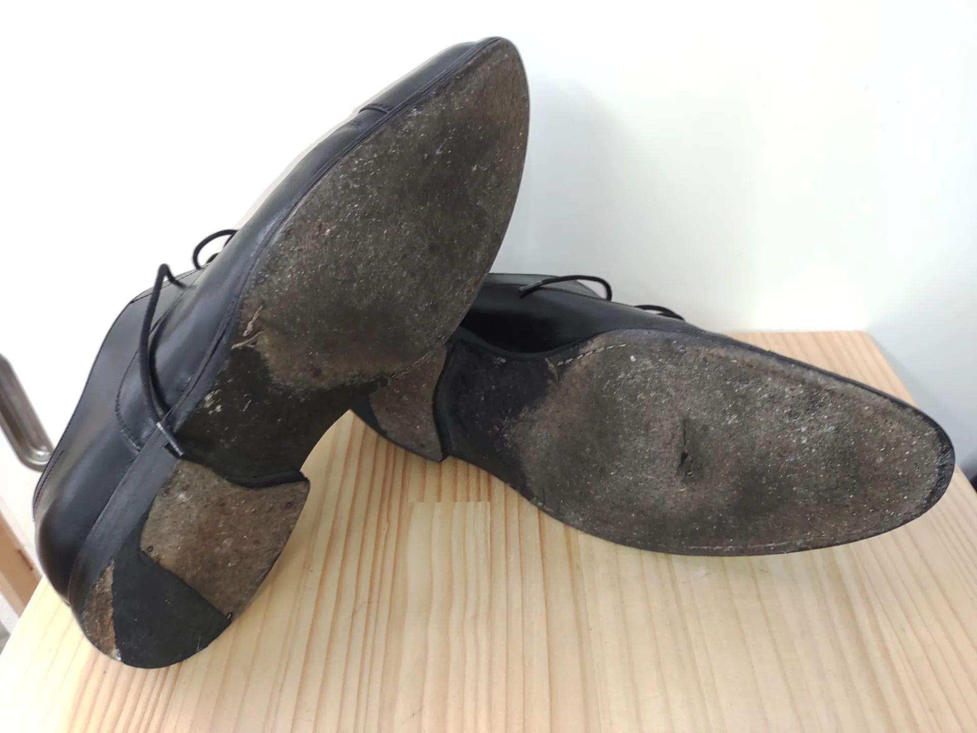 革靴のオールソールやらハーフソールやら塩吹きクリーニングやら