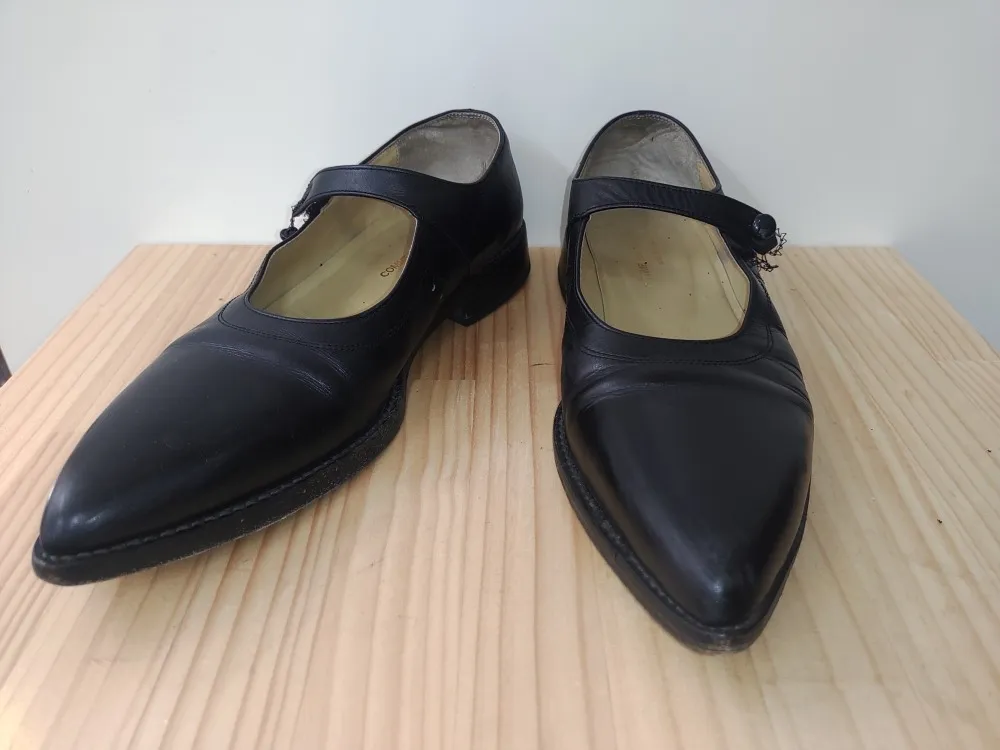 パンプスのハーフソールと劣化で悲しい状態のベルトのゴム