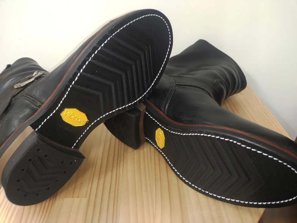 Red Wing（レッドウィング）のブーツをvibram700にソール交換