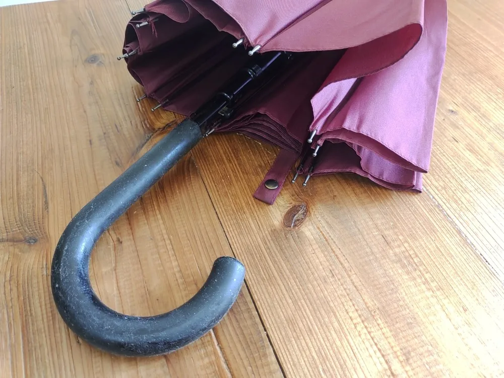 傘の持ち手がベタべタしてきたので交換修理