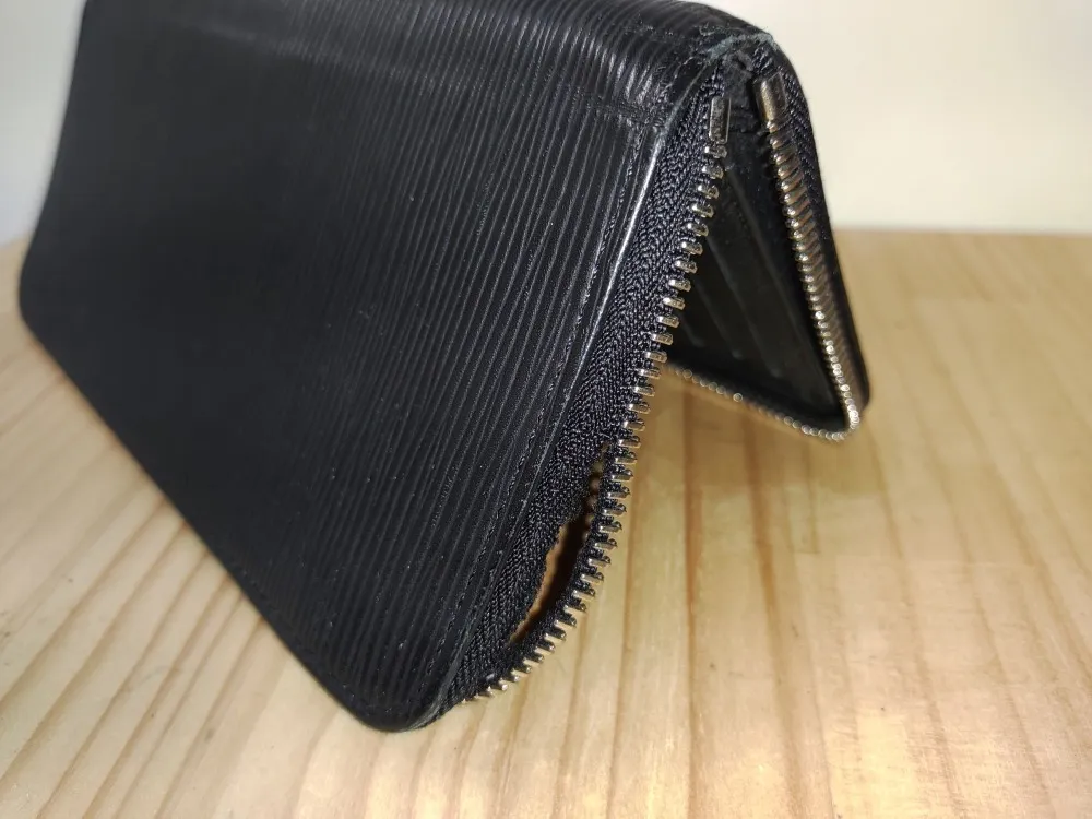 LOUIS VUITTON（ルイ・ヴィトン）の長財布のファスナー交換